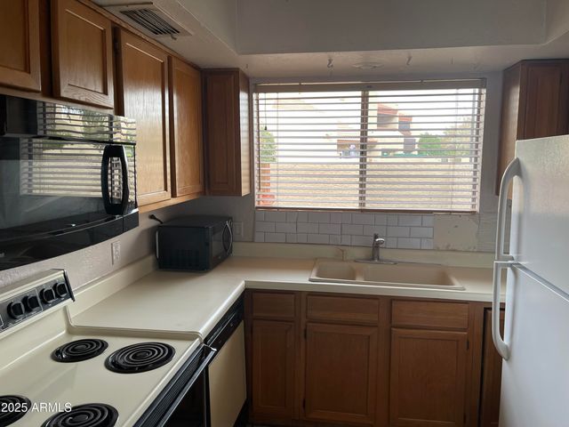 4206 W CALAVAR Road, Phoenix, AZ 85053