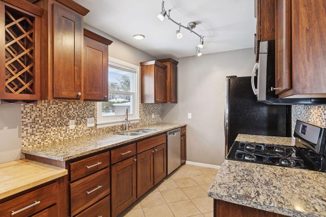 6342 Girard Avenue N, Brooklyn Center, MN 55430