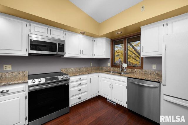 4828 6TH Avenue, Moline, IL 61265