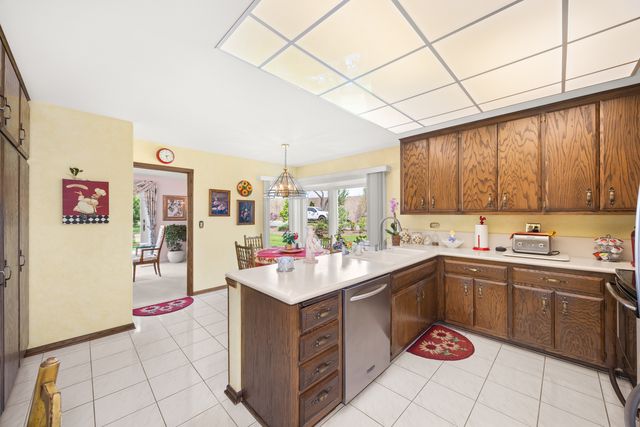 186 Briarwood Loop, Oak Brook, IL 60523