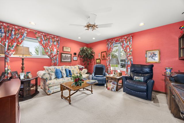 186 Briarwood Loop, Oak Brook, IL 60523