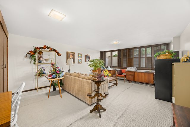 186 Briarwood Loop, Oak Brook, IL 60523