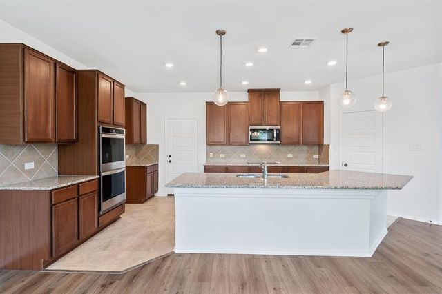 210 McGinnis TRL, Kyle, TX 78640