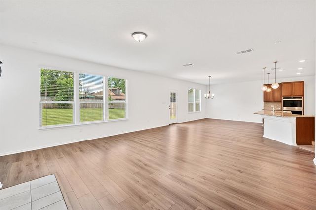 210 McGinnis TRL, Kyle, TX 78640