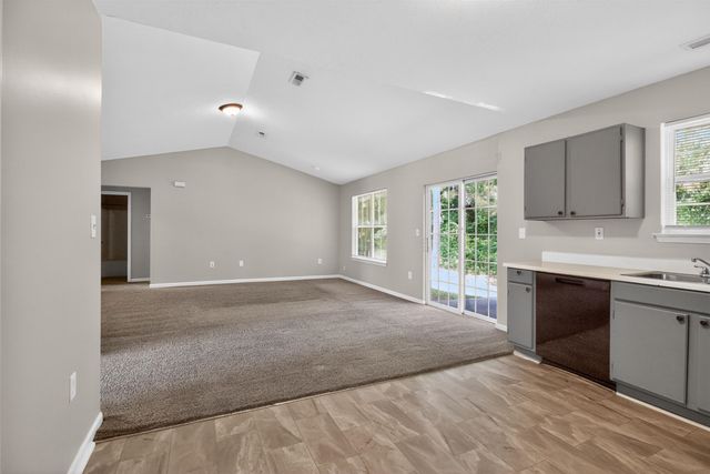 1876 Tamara Way, Spartanburg, SC 29301