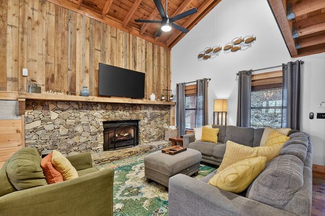 134 Hemlock Circle, Blue Ridge, GA 30513