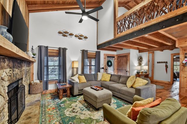 134 Hemlock Circle, Blue Ridge, GA 30513