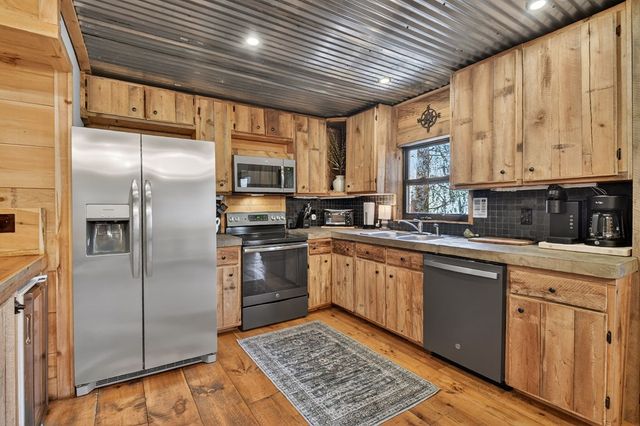 134 Hemlock Circle, Blue Ridge, GA 30513