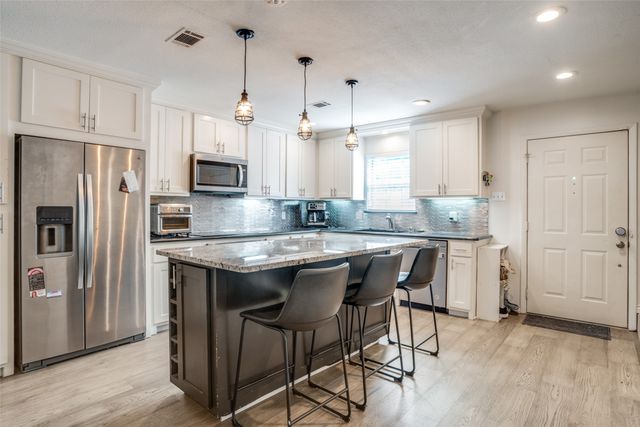 4017 Buena Vista Street 109, Dallas, TX 75204