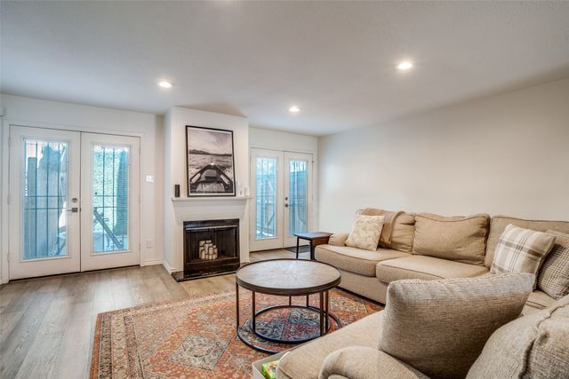 4017 Buena Vista Street 109, Dallas, TX 75204