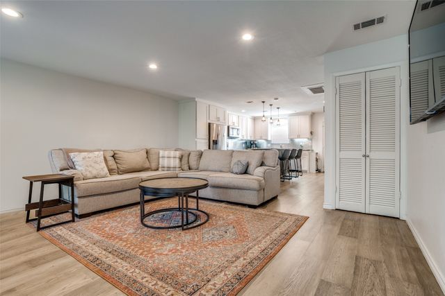 4017 Buena Vista Street 109, Dallas, TX 75204