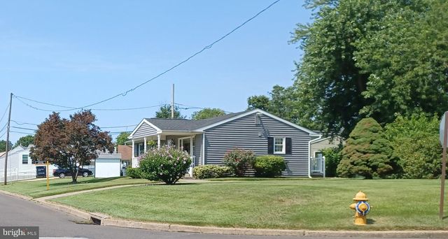 2015 SUMMIT AVE, Croydon, PA 19021