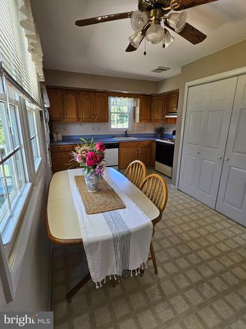 2015 SUMMIT AVE, Croydon, PA 19021