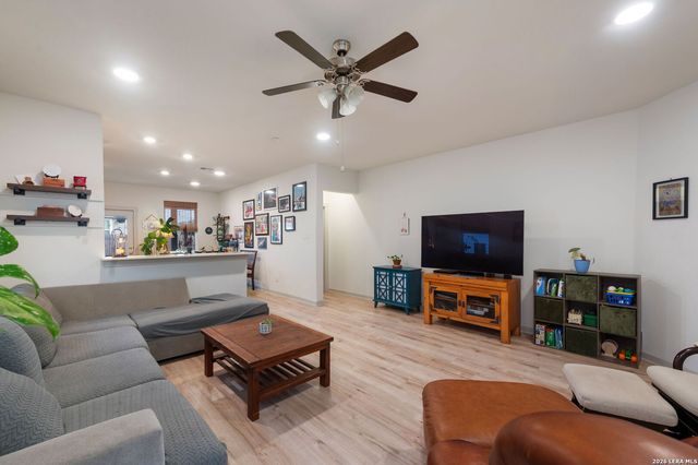 127 NEW HAMPTON WAY, San Marcos, TX 78666