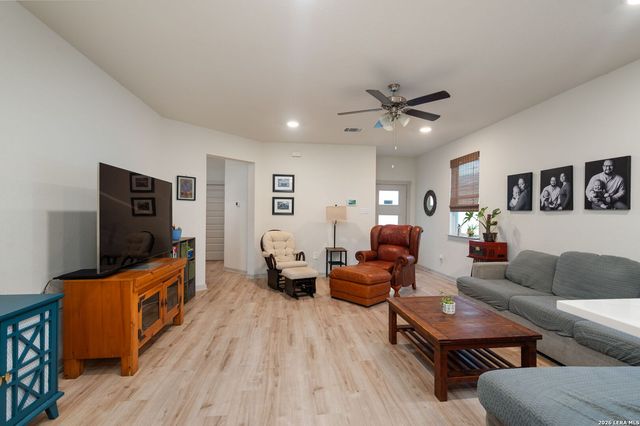 127 NEW HAMPTON WAY, San Marcos, TX 78666