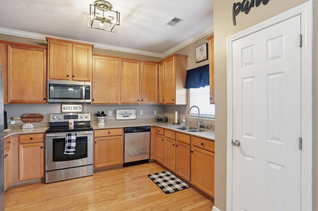 Image 11 of property listing at 9657 S Carousel Circle, Summerville, SC 29485