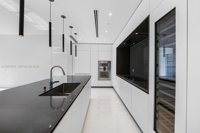 300 Biscayne Boulevard Way 3506W, Miami, FL 33131