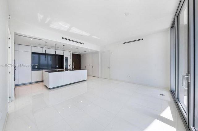 300 Biscayne Boulevard Way 3506W, Miami, FL 33131