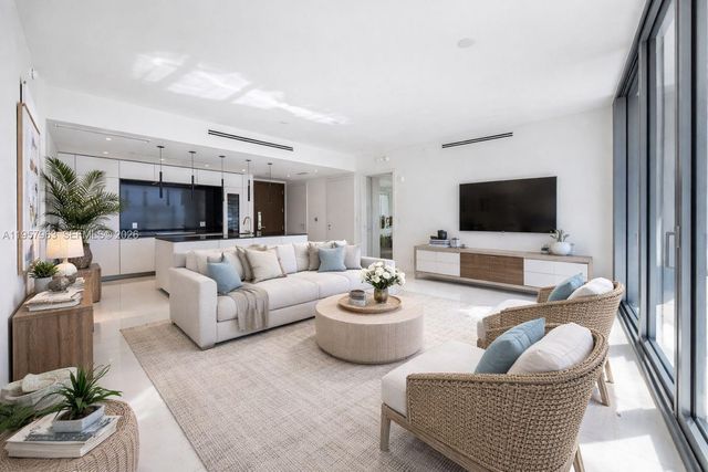 300 Biscayne Boulevard Way 3506W, Miami, FL 33131