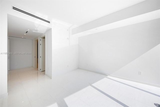 300 Biscayne Boulevard Way 3506W, Miami, FL 33131