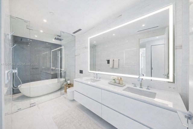 300 Biscayne Boulevard Way 3506W, Miami, FL 33131