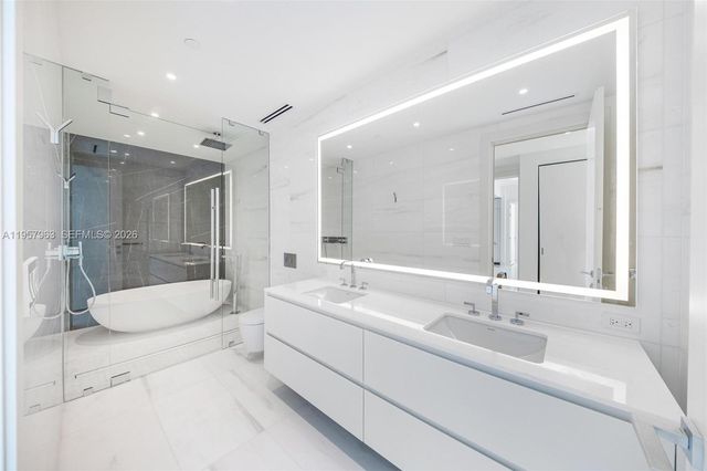 300 Biscayne Boulevard Way 3506W, Miami, FL 33131