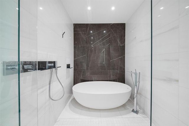 300 Biscayne Boulevard Way 3506W, Miami, FL 33131