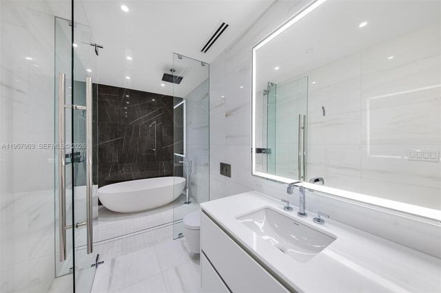 300 Biscayne Boulevard Way 3506W, Miami, FL 33131