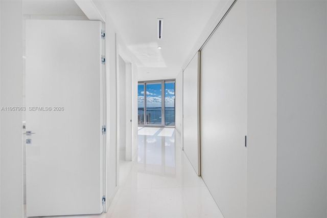 300 Biscayne Boulevard Way 3506W, Miami, FL 33131