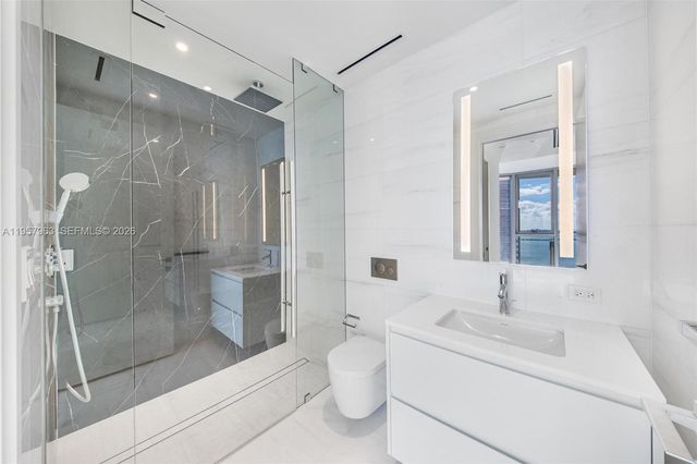 300 Biscayne Boulevard Way 3506W, Miami, FL 33131