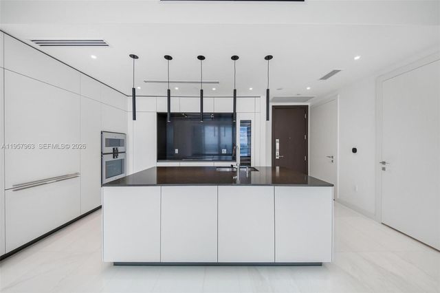 300 Biscayne Boulevard Way 3506W, Miami, FL 33131