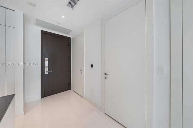 300 Biscayne Boulevard Way 3506W, Miami, FL 33131