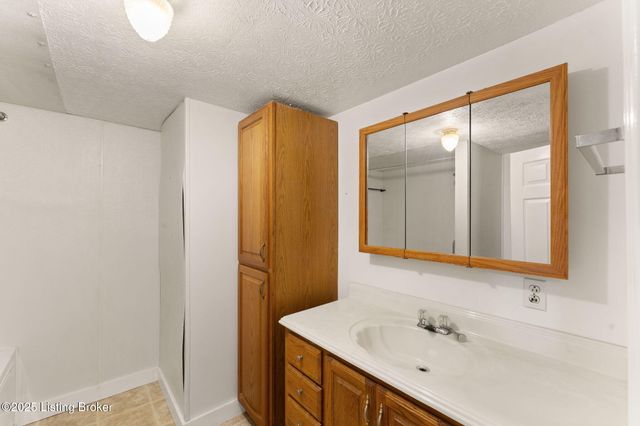 1058 Decker School Rd, Leitchfield, KY 42754