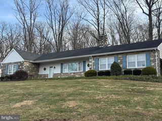 30 HOLLOW RD, Telford, PA 18969