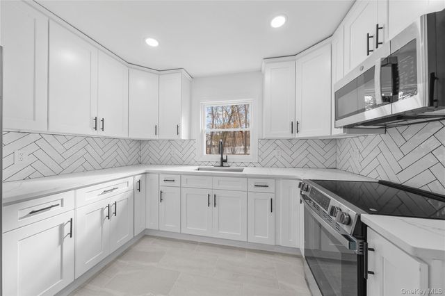 78 Carr Lane, Coram, NY 11727