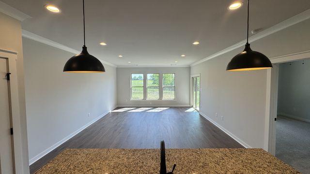 464 W Foxrun, Springfield, TN 37172