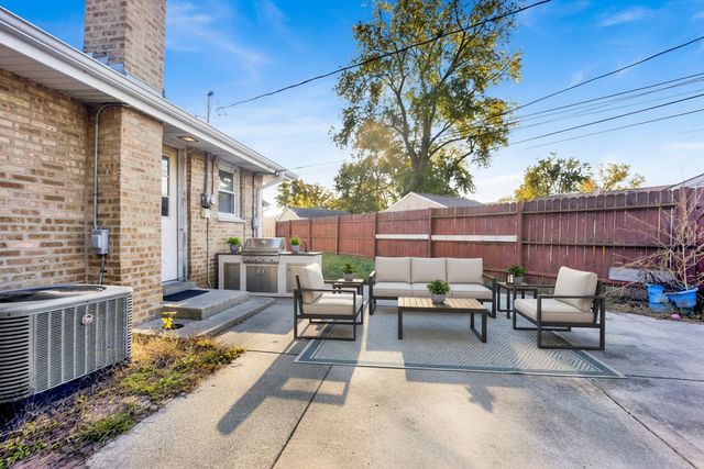 11257 S Pacific Drive, Worth, IL 60482