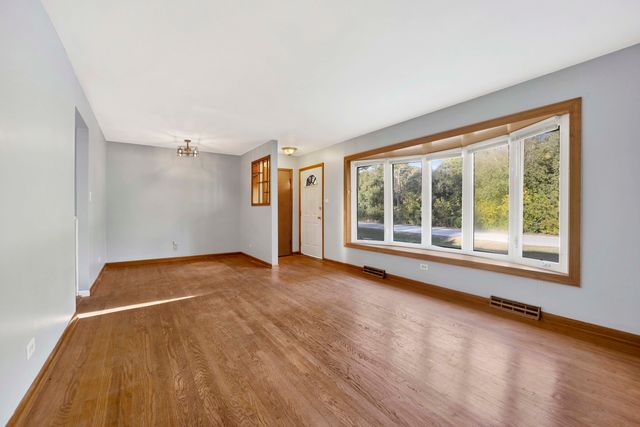 11257 S Pacific Drive, Worth, IL 60482