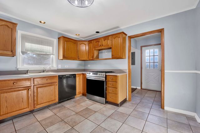 11257 S Pacific Drive, Worth, IL 60482