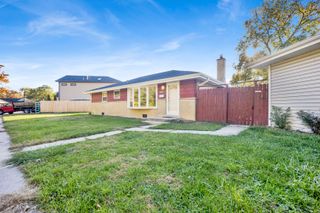 11257 S Pacific Drive, Worth, IL 60482