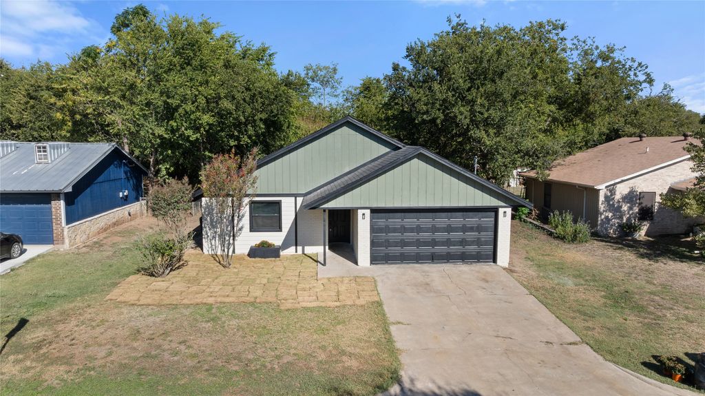 1727 Doyle, Granbury, TX 76048