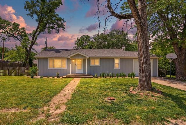 8230 Cherokee Street, De Soto, KS 66018