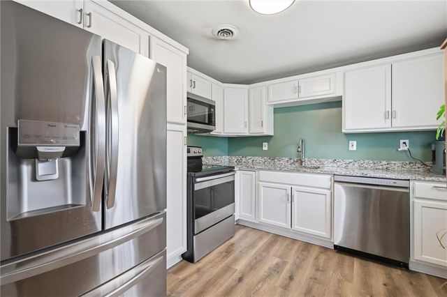8230 Cherokee Street, De Soto, KS 66018