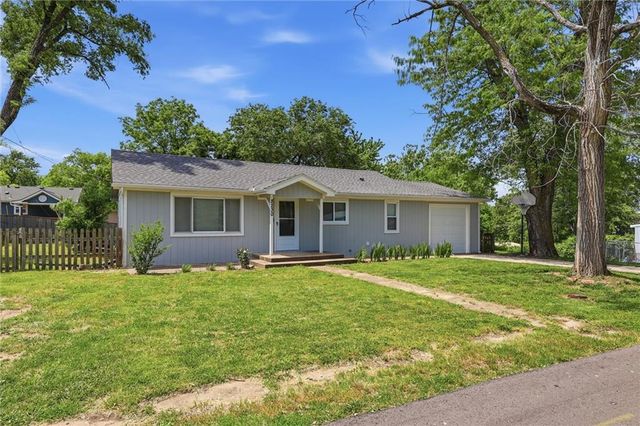 8230 Cherokee Street, De Soto, KS 66018