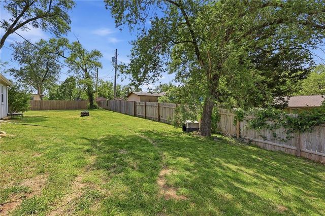 8230 Cherokee Street, De Soto, KS 66018