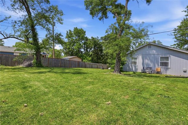 8230 Cherokee Street, De Soto, KS 66018