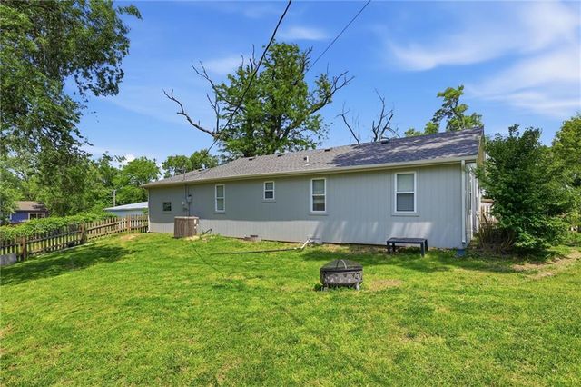 8230 Cherokee Street, De Soto, KS 66018