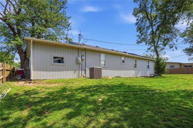 8230 Cherokee Street, De Soto, KS 66018