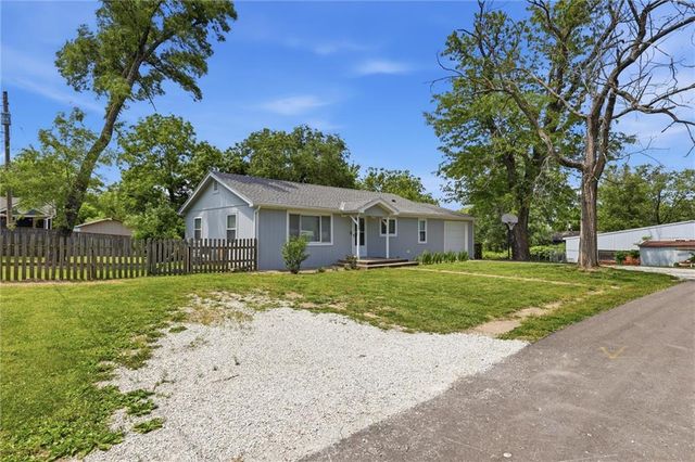 8230 Cherokee Street, De Soto, KS 66018