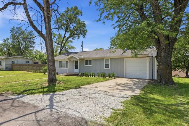 8230 Cherokee Street, De Soto, KS 66018